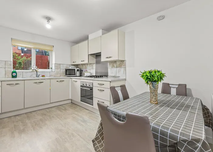 Modern 4 Bedroom Detached House 66cl