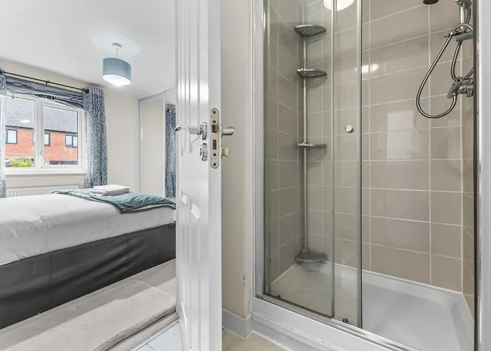 Modern 4 Bedroom Detached House 66cl