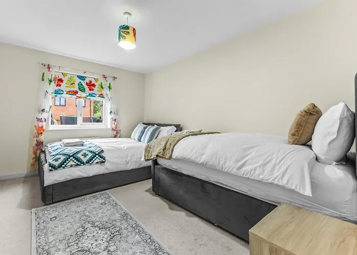 Modern 4 Bedroom Detached House 66cl