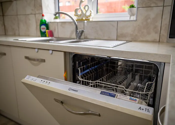 Modern 4 Bedroom Detached House 66cl * Mánchester