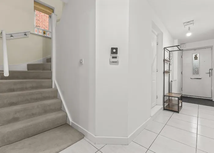 Modern 4 Bedroom Detached House 66cl בית נופש מנצ'סטר