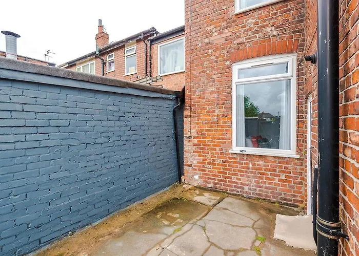 Ferienhaus New! Modern 3-bed House, Free Parking, Fast Wi-fi & Easy Access Manchester