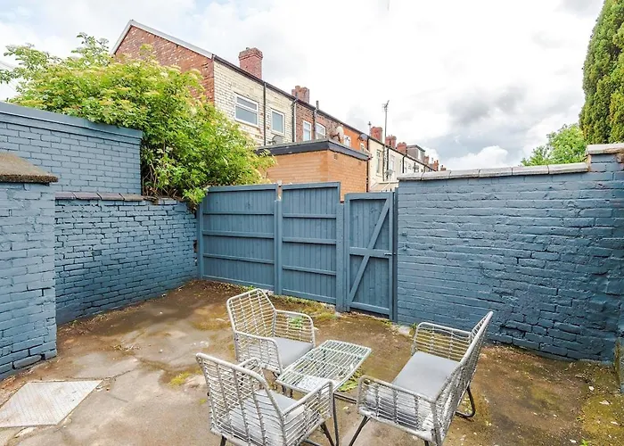 New! Modern 3-bed House, Free Parking, Fast Wi-fi & Easy Access * مانشستر