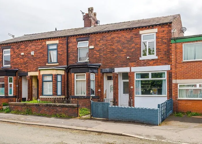 Ferienhaus New! Modern 3-bed House, Free Parking, Fast Wi-fi & Easy Access