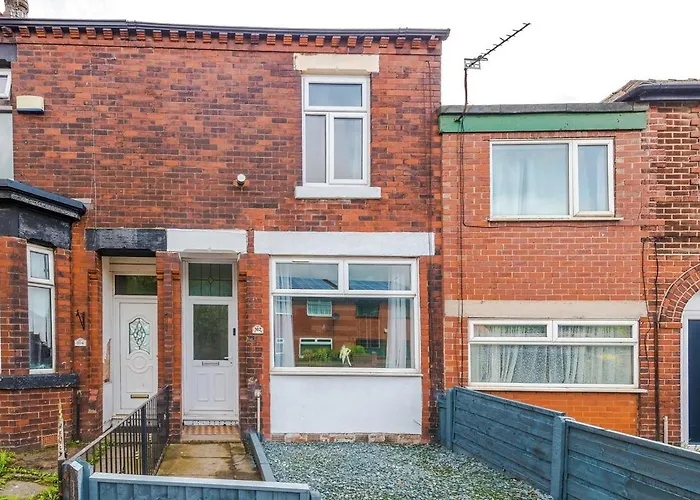 New! Modern 3-bed House, Free Parking, Fast Wi-fi & Easy Access