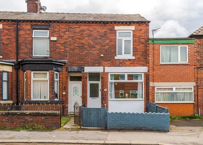 New! Modern 3-bed House, Free Parking, Fast Wi-fi & Easy Access Ferienhaus Manchester