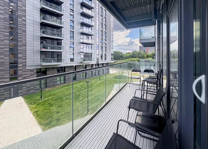 Waterside Retreat 아파트