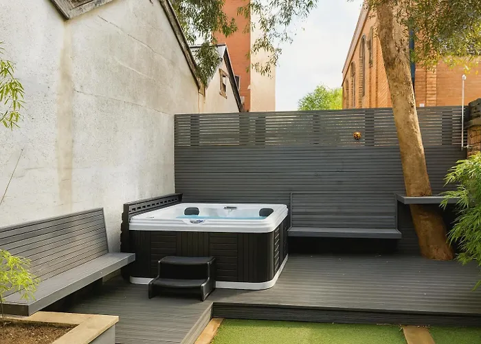 Manchesters Ultimate House - Hot Tub - Sleeps 22! *