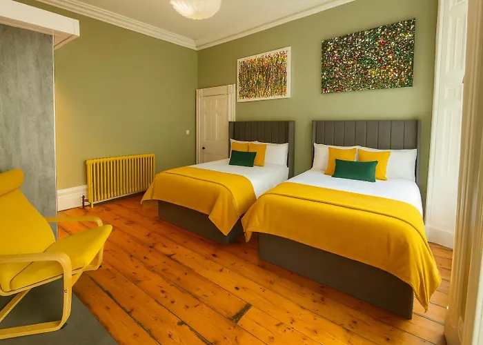 Manchesters Ultimate House - Hot Tub - Sleeps 22! Manchester