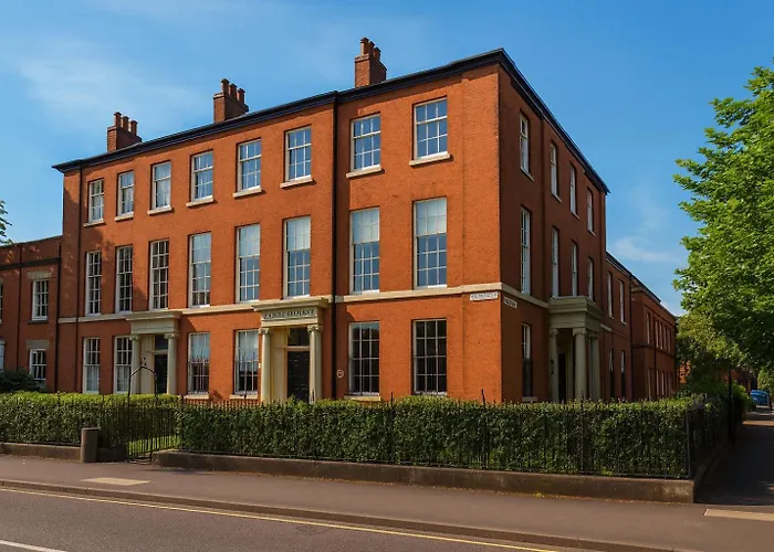 Dom wakacyjny Manchesters Ultimate House - Hot Tub - Sleeps 22! *