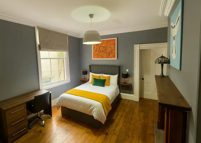 Holiday home Manchesters Ultimate House - Hot Tub - Sleeps 22! *