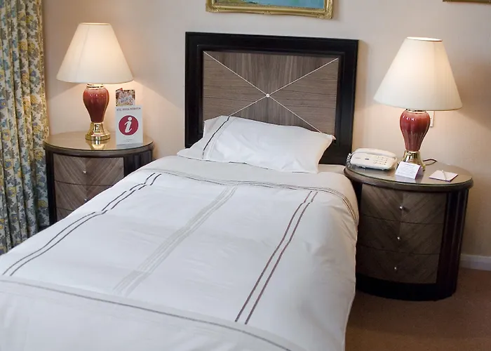 Отель Britannia Centre 3*