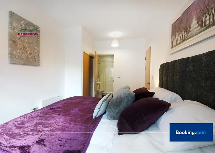Premium Deals On Modern 2 -bed 2-bath For Movers & Pros By Hedgerow L Embrace Comfort And Ease With Our Inviting 2 Bedroom L Attractions Like Science And Industry Museum, Museum & Art Gallery * Mánchester