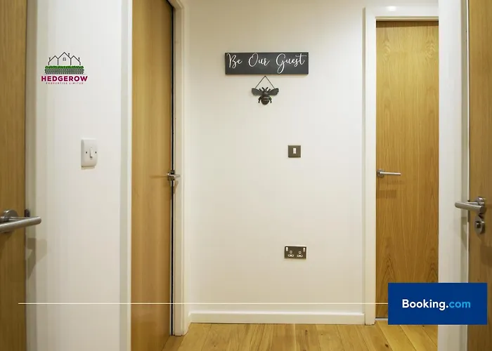 Apartamento Premium Deals On Modern 2 -bed 2-bath For Movers & Pros By Hedgerow L Embrace Comfort And Ease With Our Inviting 2 Bedroom L Attractions Like Science And Industry Museum, Museum & Art Gallery *