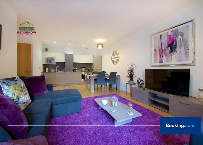 Apartamento Premium Deals On Modern 2 -bed 2-bath For Movers & Pros By Hedgerow L Embrace Comfort And Ease With Our Inviting 2 Bedroom L Attractions Like Science And Industry Museum, Museum & Art Gallery *