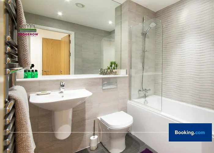 Premium Deals On Modern 2 -bed 2-bath For Movers & Pros By Hedgerow L Embrace Comfort And Ease With Our Inviting 2 Bedroom L Attractions Like Science And Industry Museum, Museum & Art Gallery *