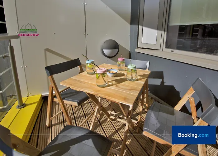 דירה Premium Deals On Modern 2 -bed 2-bath For Movers & Pros By Hedgerow L Embrace Comfort And Ease With Our Inviting 2 Bedroom L Attractions Like Science And Industry Museum, Museum & Art Gallery