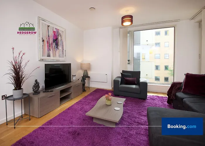 Premium Deals On Modern 2 -bed 2-bath For Movers & Pros By Hedgerow L Embrace Comfort And Ease With Our Inviting 2 Bedroom L Attractions Like Science And Industry Museum, Museum & Art Gallery 아파트 *