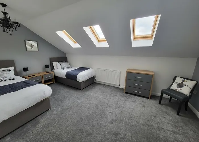 4 Bedroom - Sleeps 7 Pet Friendly & Parking * Mánchester