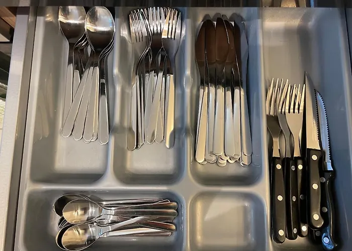 Casa de Férias Cheerful 4-bedroom House With Multiple Car Parking *