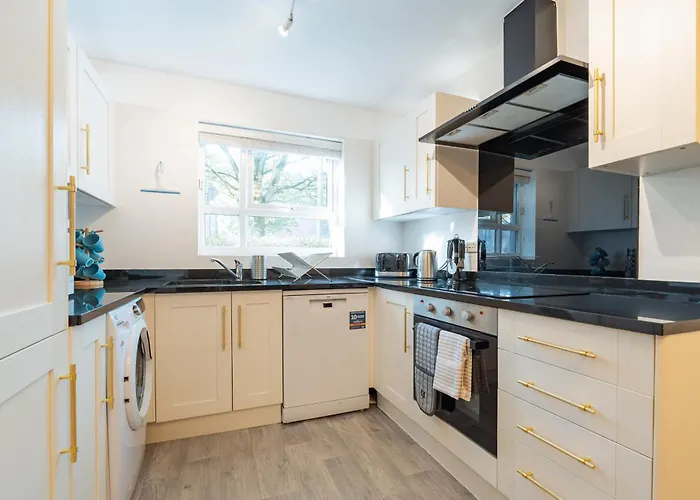 Casa vacanze Cheerful 4-bedroom House With Multiple Car Parking