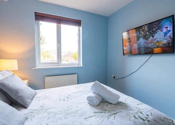 Cheerful 4-bedroom House With Multiple Car Parking Casa vacanze Manchester