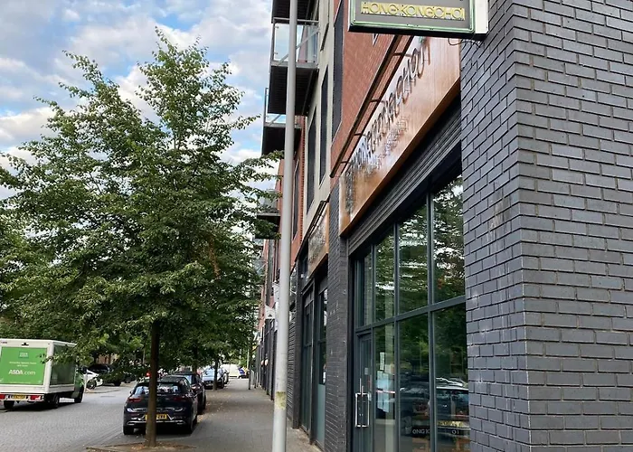 Cheerful 4-bedroom House With Multiple Car Parking Casa vacanze Manchester