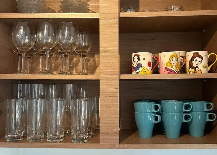 Casa de Férias Cheerful 4-bedroom House With Multiple Car Parking *