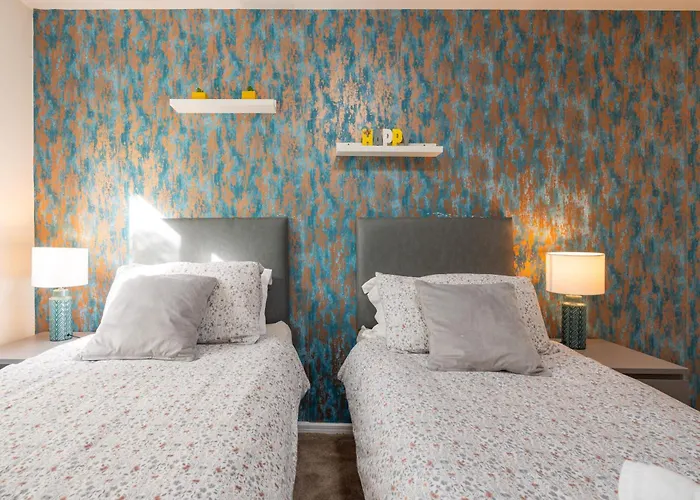 Cheerful 4-bedroom House With Multiple Car Parking Casa vacanze Manchester