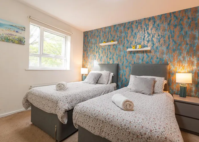 Cheerful 4-bedroom House With Multiple Car Parking Casa vacanze Manchester