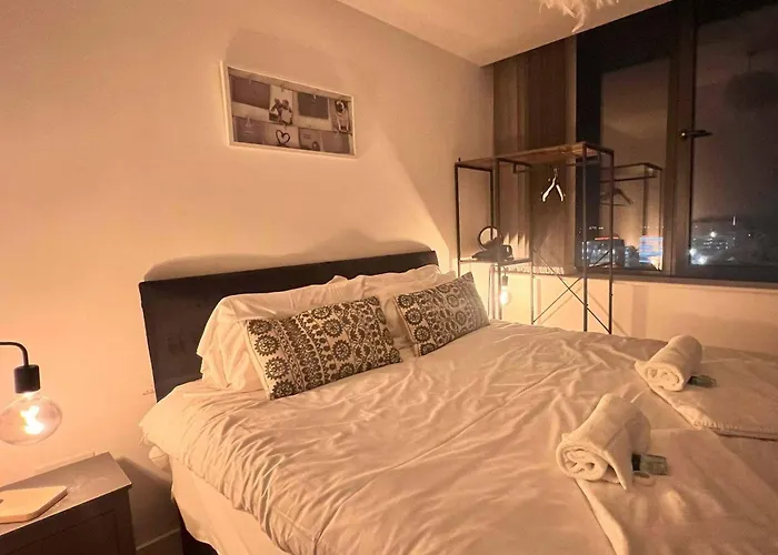 Zeni, Alexandra Rise Fab Manchester