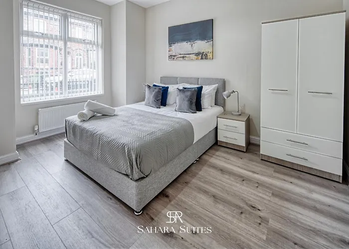 펜션 Spacious 5br - Sleeps 10 - - Ao, Etihad & Trafford - Parking