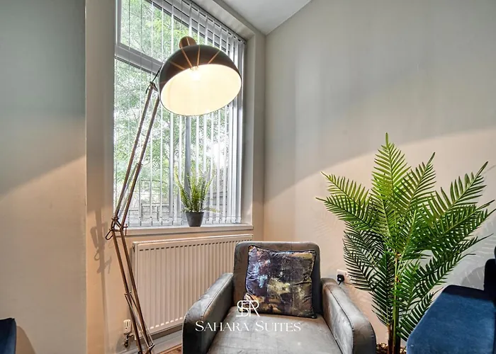 Spacious 5br - Sleeps 10 - - Ao, Etihad & Trafford - Parking 펜션