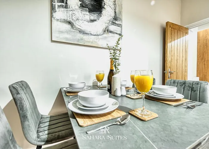 Spacious 5br - Sleeps 10 - - Ao, Etihad & Trafford - Parking *