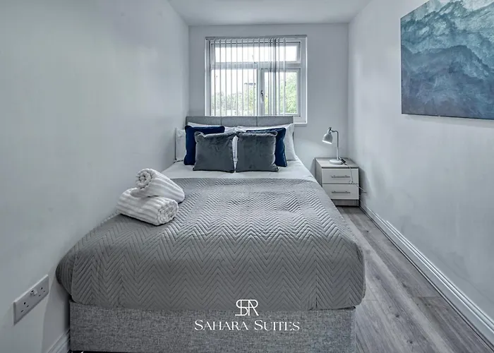 Spacious 5br - Sleeps 10 - - Ao, Etihad & Trafford - Parking Hébergement de vacances Manchester