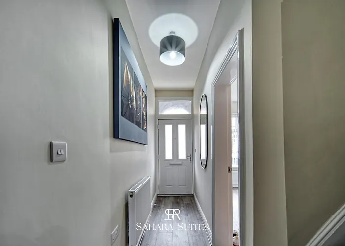 Сasa de vacaciones Spacious 5-bedroom - Sleeps 10 - - Parking