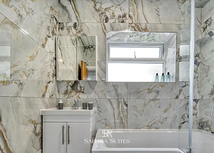 Spacious 5br - Sleeps 10 - - Ao, Etihad & Trafford - Parking *