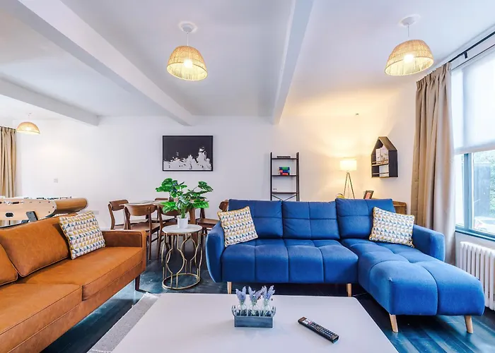 Ferienhaus Stunning 3br Townhouse, Terrace, Games, Free Parking