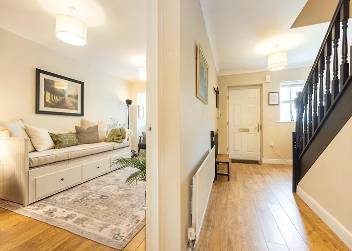 Luxury Spacious 3-bed Oasis Just 10 Mins From Centre With Free Parking *