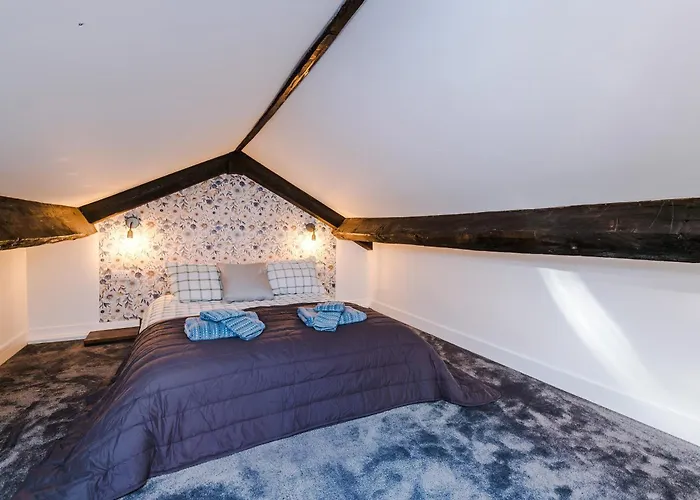 Stunning 3br Townhouse, Terrace, Games, Free Parking