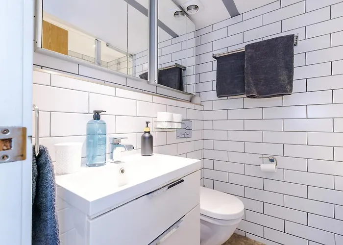 Stunning 3br Townhouse, Terrace, Games, Free Parking * Manchester