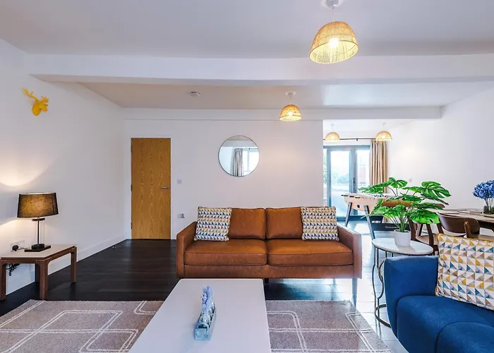 Ferienhaus Stunning 3br Townhouse, Terrace, Games, Free Parking *