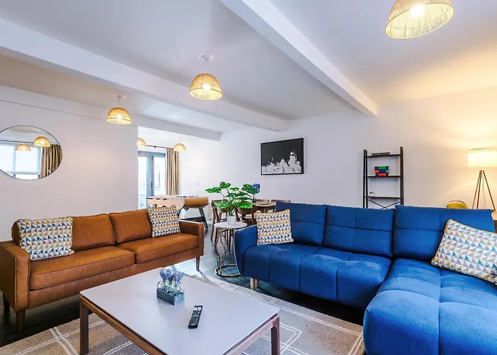 Stunning 3br Townhouse, Terrace, Games, Free Parking * Manchester