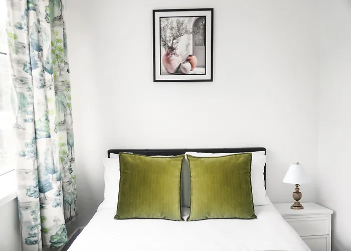 Spacious 3br Near Etihad And Coop Live - Free Parking!