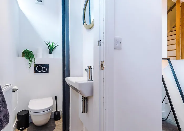 Dom wakacyjny Stunning 3br Townhouse, Terrace, Games, Free Parking Manchester