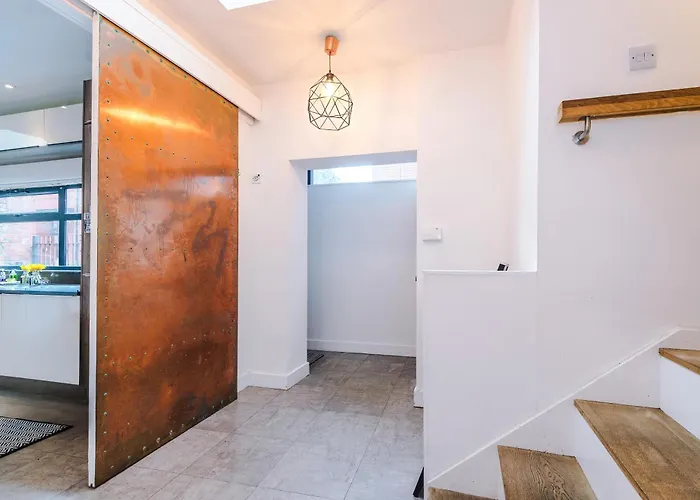 Ferienhaus Stunning 3br Townhouse, Terrace, Games, Free Parking *