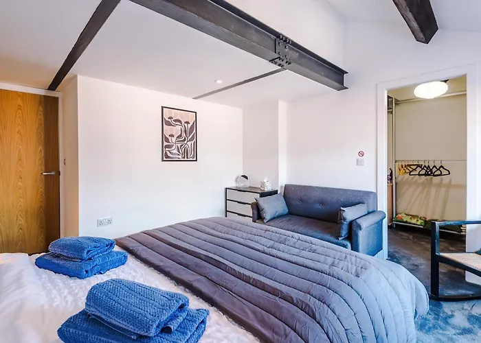 Ferienhaus Stunning 3br Townhouse, Terrace, Games, Free Parking