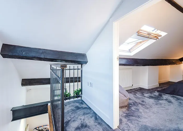 Ferienhaus Stunning 3br Townhouse, Terrace, Games, Free Parking *