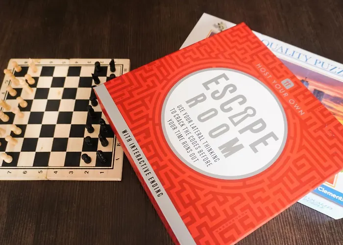 Vakantiehuis Spacious 3br Weekend Getaway Near Etihad And Coop Live - Free Parking! *