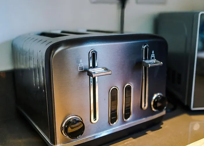 Stunning 3br Townhouse, Terrace, Games, Free Parking * Manchester